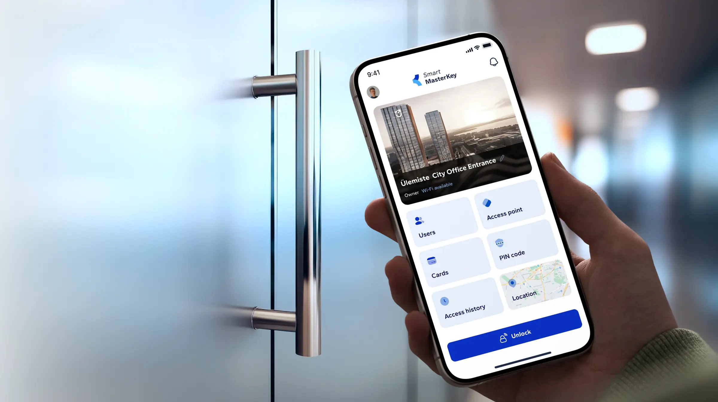 Die Smart MasterKey App auf einem Smartphone, bereit zum Öffnen einer Bürotür